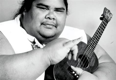 Israel kamakawiwo ole - Israel „Iz“ Kaʻanoʻi Kamakawiwoʻole ( 20. května 1959 Honolulu – 26. června 1997 Honolulu) byl havajský hudebník a synovec konferenciéra Moea Kealea . 